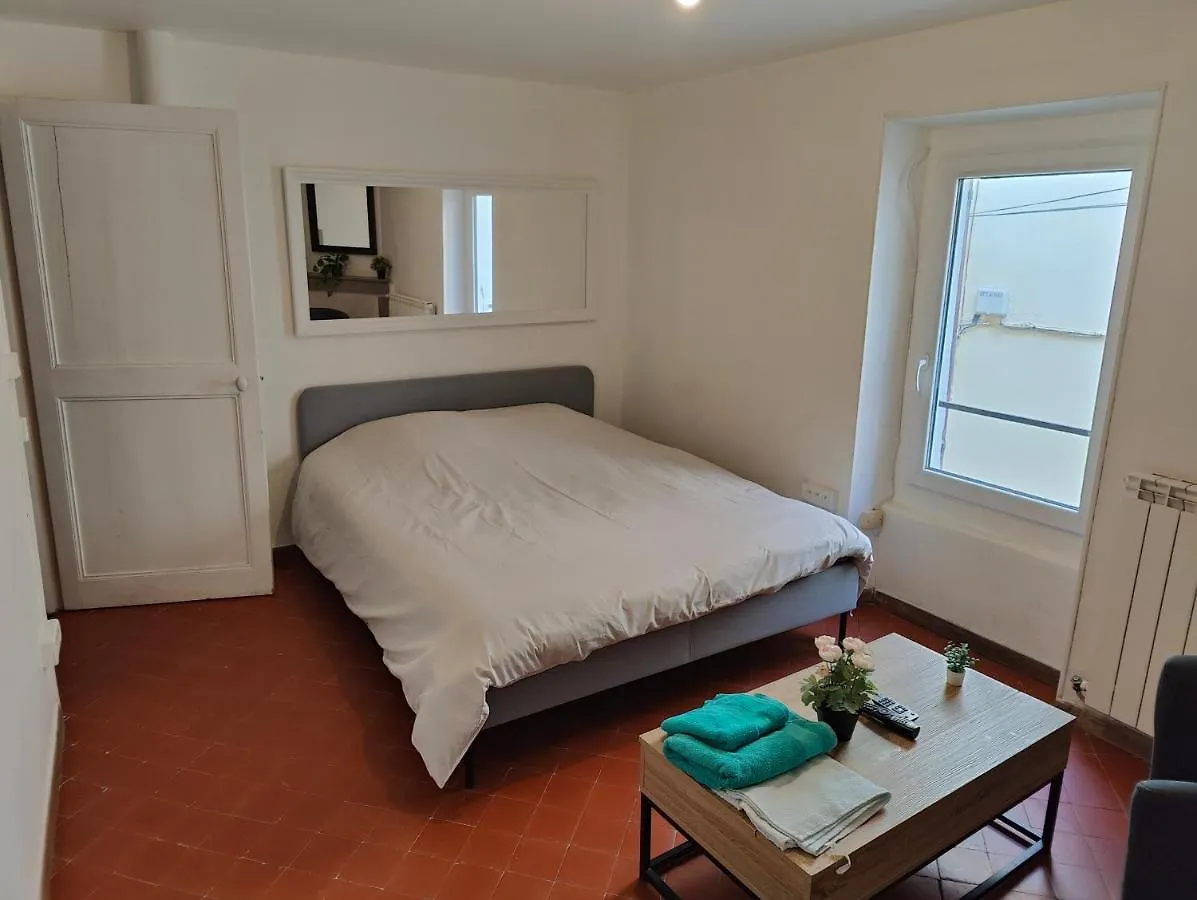 Maison avec salle cinéma, 3 lits, 100m du théâtre Orange  Apartamento Orange (Vaucluse)